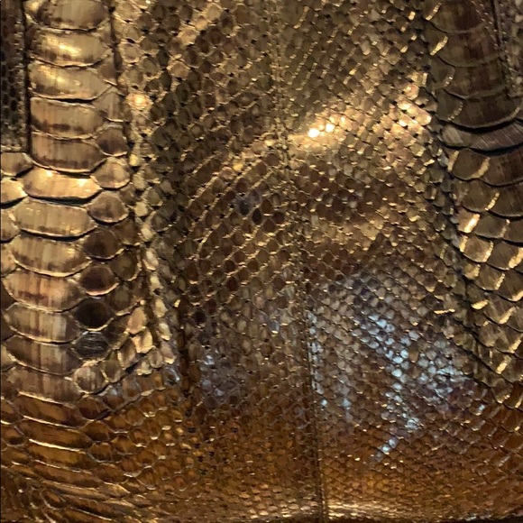 LAI Python Gold bag size 13.5 x 11 x 5 - Picture 2 of 4